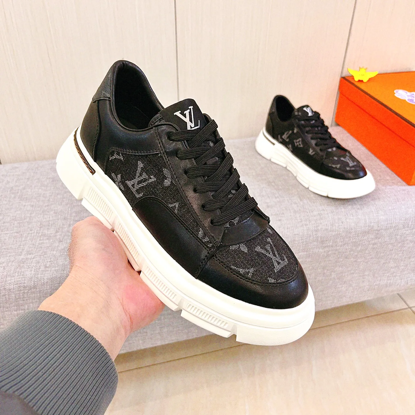 🚘🚘Factory batch 420 men's shoes💰[LV]🔥Louis Vuitton high-end men's shoes brand official website 1:1 latest masterpiece: the upper is made of Italian imported first-layer cowhide with a comfortable and breathable lining➕original non-slip and wear-resistant outsole🔥, making walking more convenient and comfortable! An exclusive new model, a stunning work, a beautiful 1:1 replica [color] compared to the official quality! Create a fashionable personality to set off your uniqueness! A must-have for trendy men! Classic 🔥Size: 38-44 Color: 🔥 2⃣️colors available🔥.